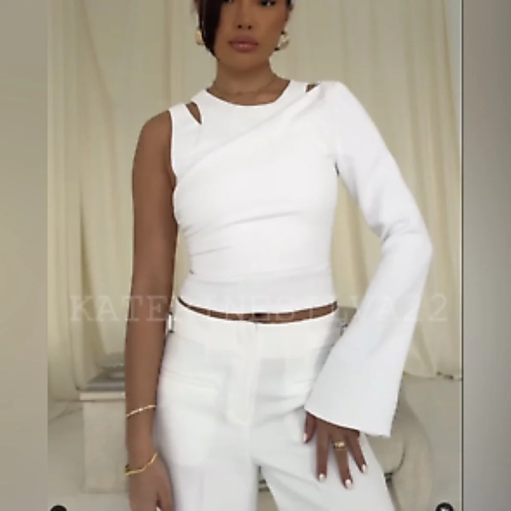 zara cut out one shoulder crop one sleeve top - Picture 3 of 4